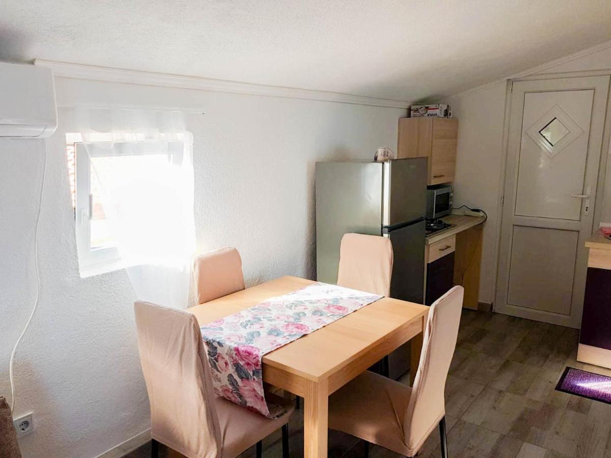 Apartments Kovac Vir Eksteriør bilde
